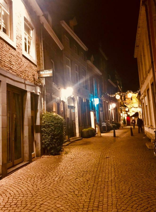 Maison Au Cheval Noir Maastricht Bagian luar foto